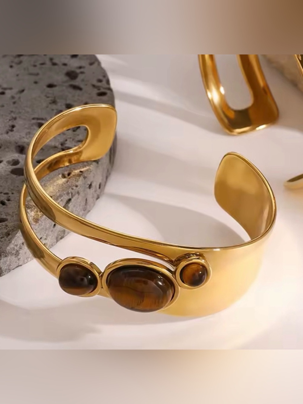 Anthropologie Gold and Brown Bracelet
18K plated Stainless Steel